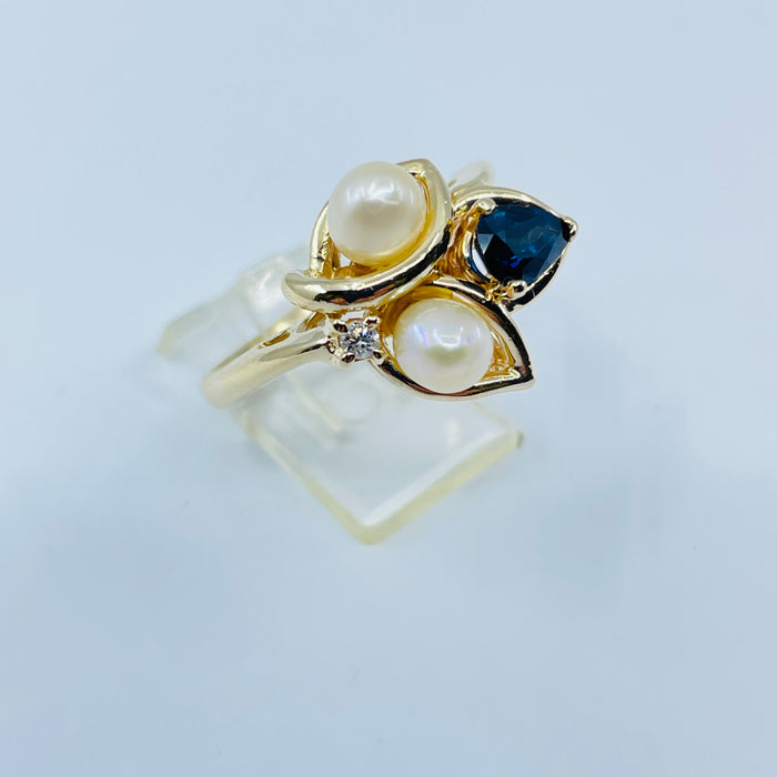 14kt Yellow Gold 2 Pearl 1 Diamond Pear shaped Blue Sapphire Ring
