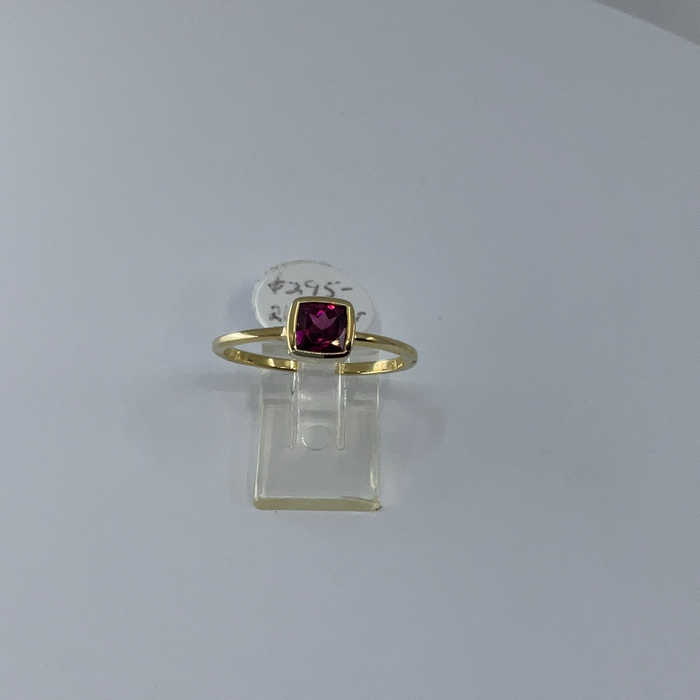 10kt Yellow Gold Rhodolite Garnet Ring