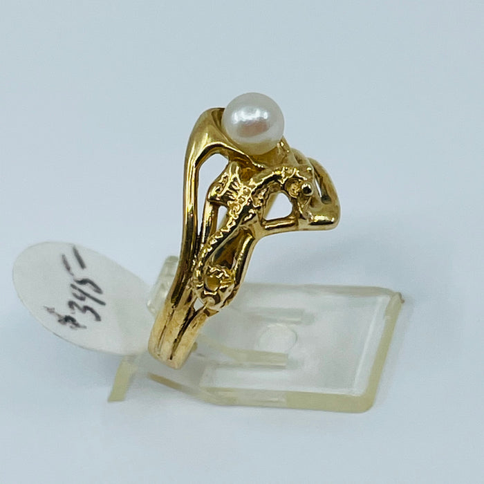 14kt Yellow Gold 4.4mm Pearl Ring w/ Seahorse