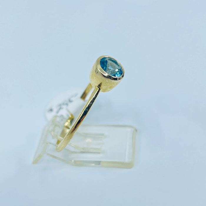 10ky Yellow Gold Blue Topaz bezel set ring