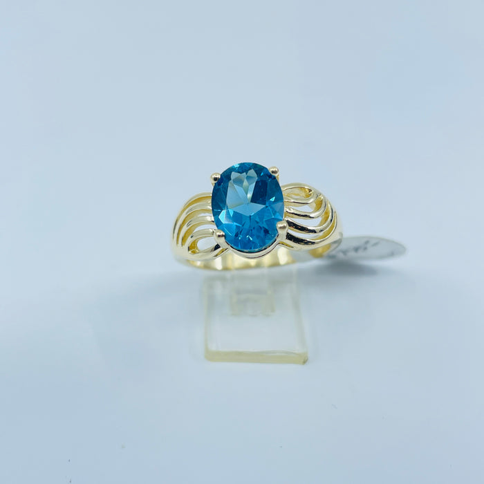 14kt Yellow Gold 2ct Blue Topaz ring