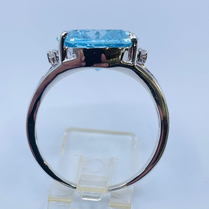 14kt White Gold oval Blue Topaz diamond Ring