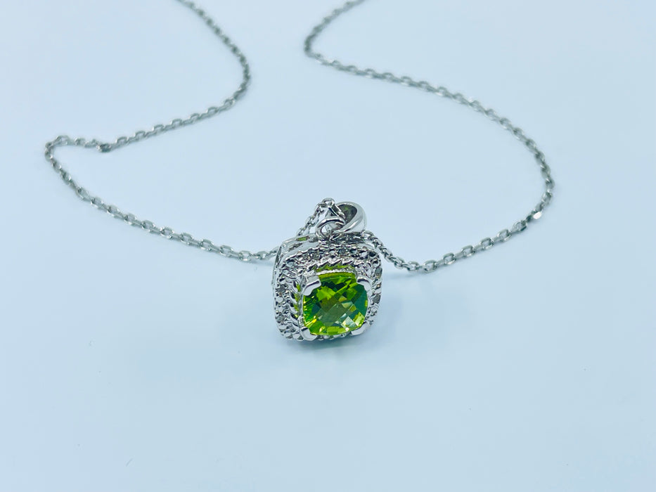Sterling Silver .03ctw Peridot Pendant