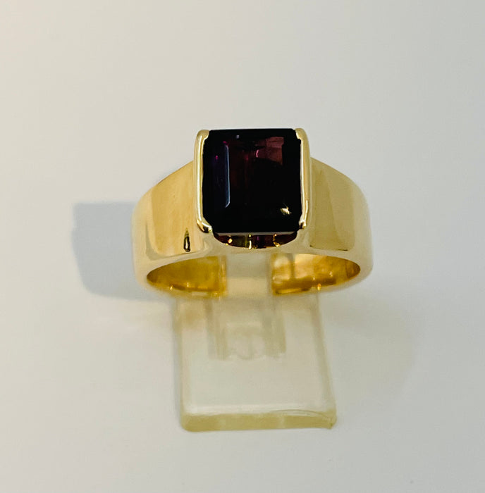 14kt Yellow Gold 2.11ct Amethyst Ring