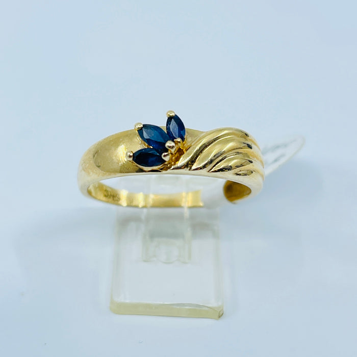 10kt Yellow Gold 3 blue sapphire ring
