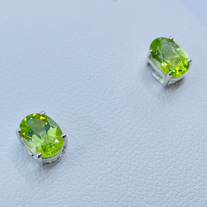 14kt Yellow Gold Oval Peridot Earrings