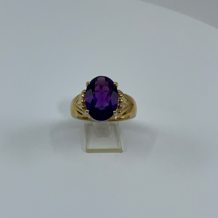 14kt Yellow Gold Oval Amethyst Ring