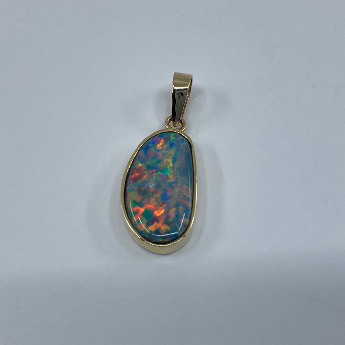 14kt Yellow Gold Opal pendant
