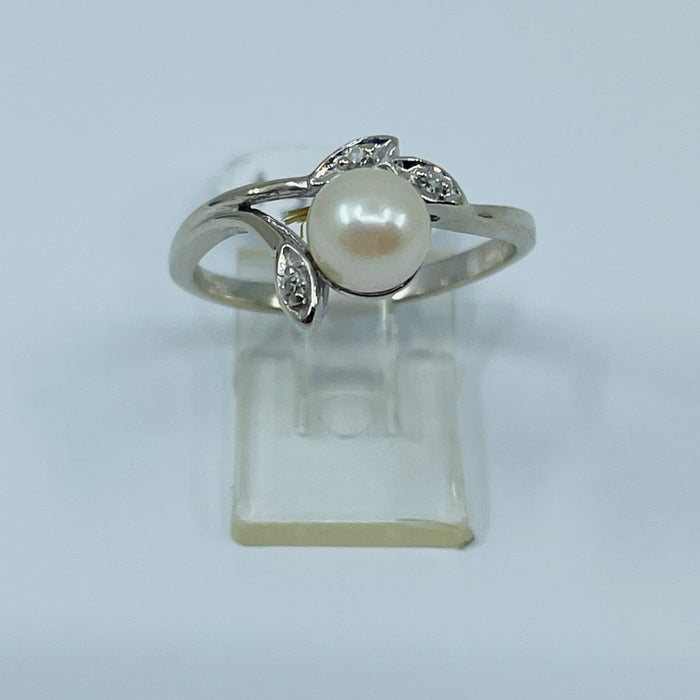 14kt White Gold Pearl and Diamond Ring