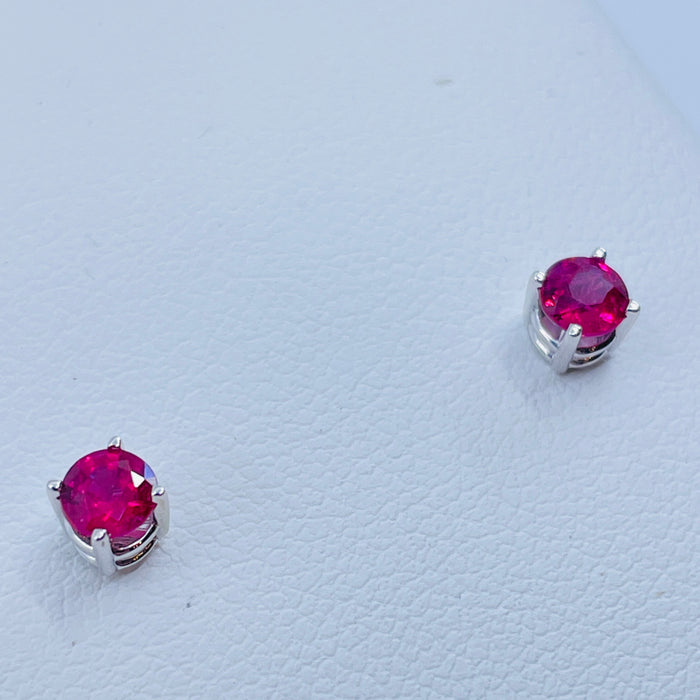 14kt White Gold Ruby stud earrings