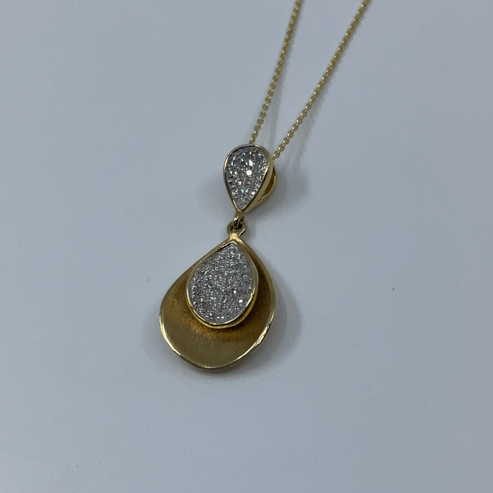 14kt Yellow Gold diamond dangling pendant