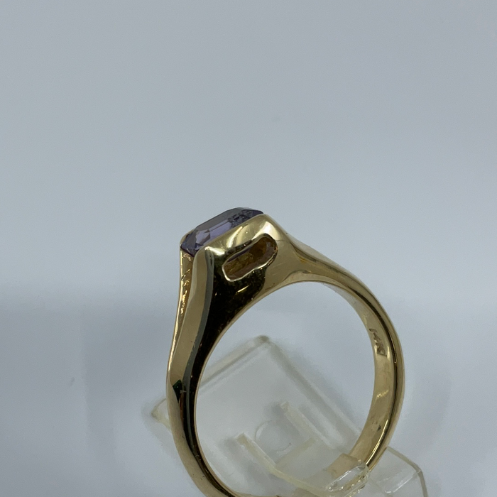 14kt Yellow Gold Purple Sapphire ring