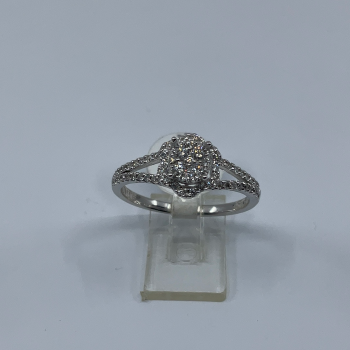 14kt White gold diamond engagement ring