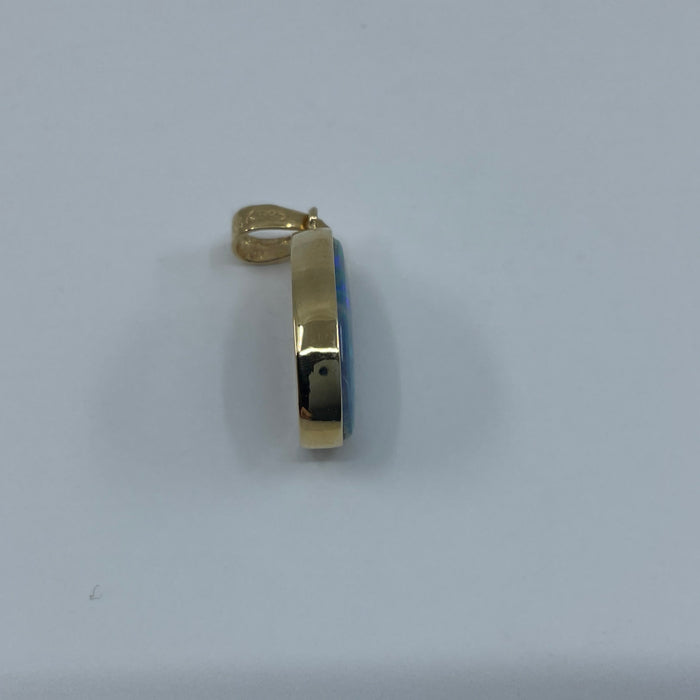 14kt Yellow Gold Opal pendant