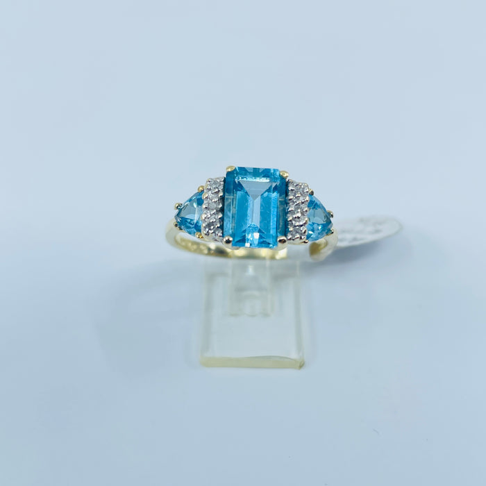 10kt Yellow Gold Blue Topaz diamond ring